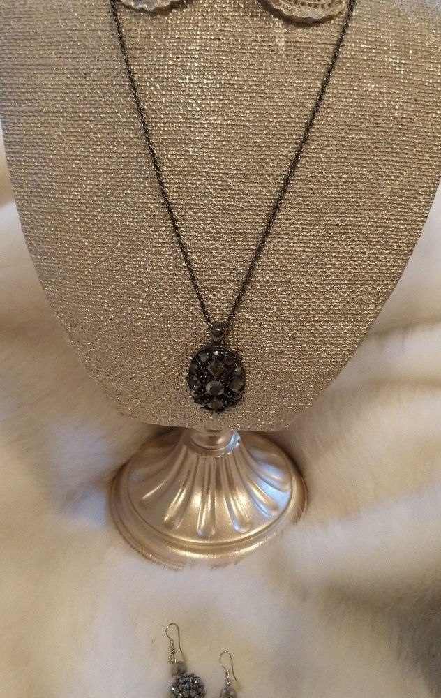 Beautiful necklace & earring set